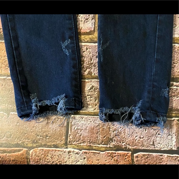 EUC Jordan Craig Legacy Edition Boys Distressed Jeans SZ 8 - Picture 2 of 6